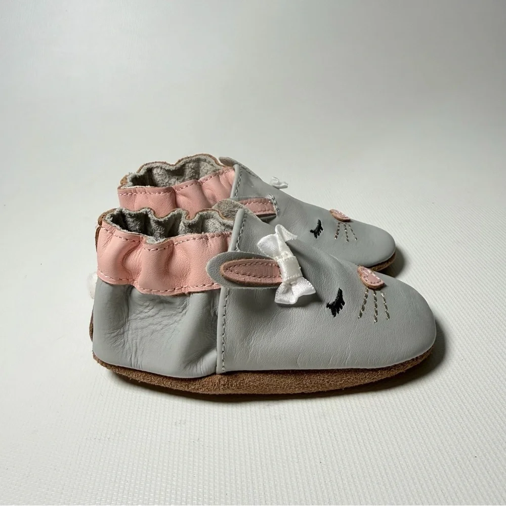 Like New - Robeez Some Bunny Loves Me Crib Shoes - sz 6-12 months